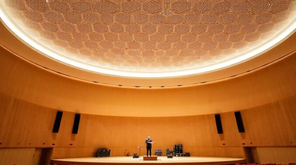 10 astuces efficaces pour optimiser l'acoustique d'une grande salle